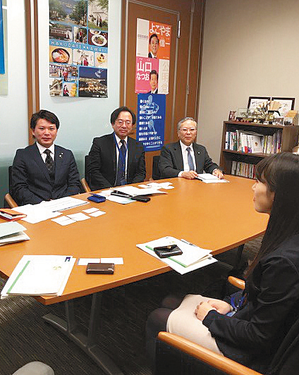 参議院会館内で厚労省と協議