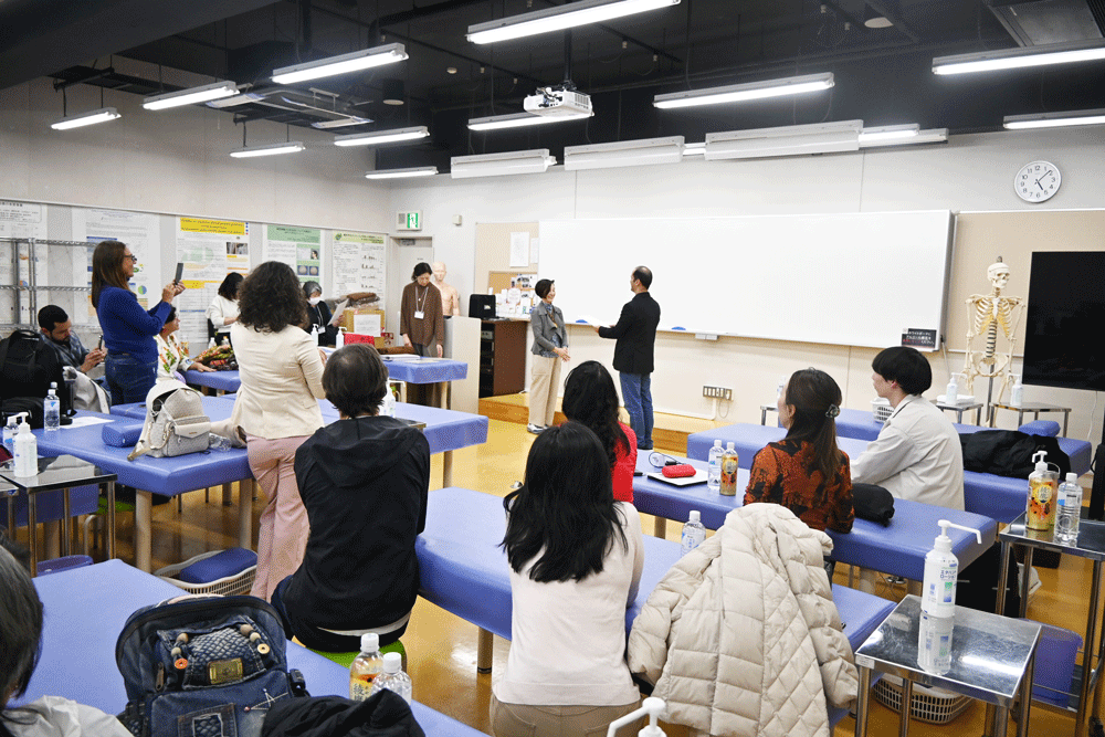 参加者には修了証がひとりずつ授与された