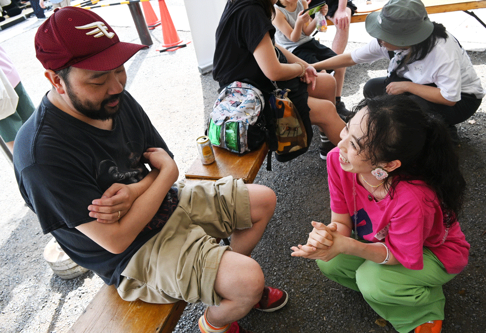 「灸は信用していない」という参加者に「しばらくすると効果が出る人も多い。様子をみて」とアドバイス