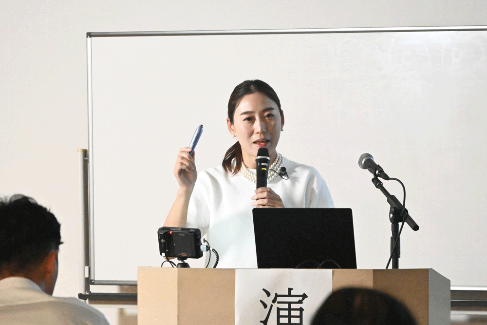 「筋肉を温めながらほぐし、整える。お客さんにもとても喜んでもらっている」と岡本氏