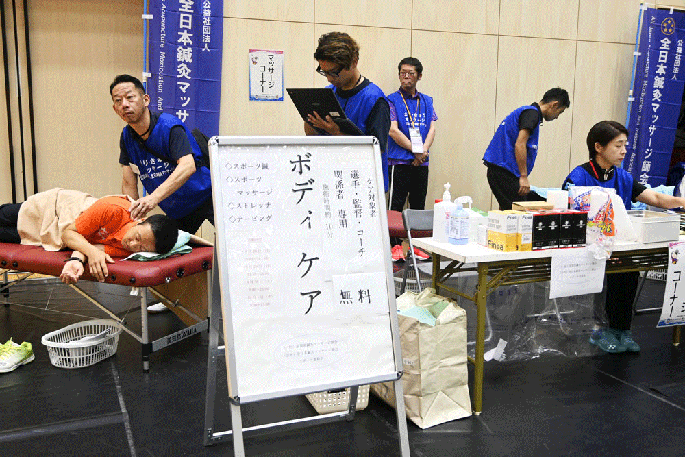 ボディケアブースの様子。日を重ねるごとに訪れる人は増え、後半は途切れなくケアを行うほど盛況に