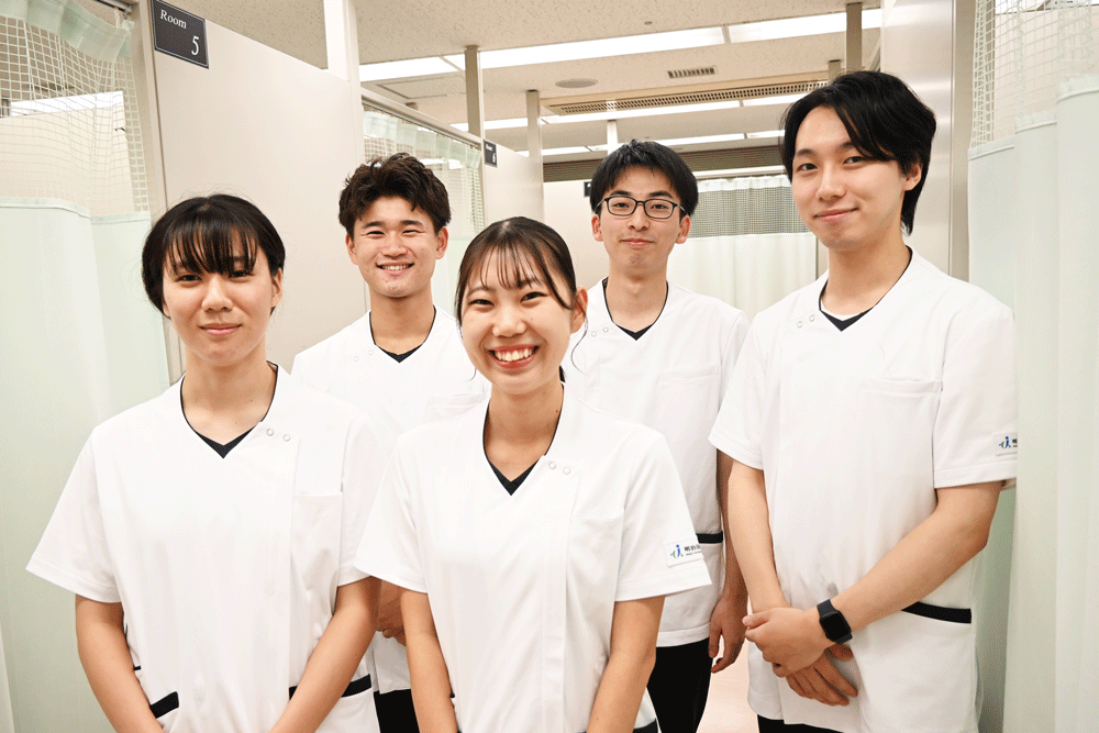 前列左から谷さん、青田さん、林さん、後列左から宮下さん、山脇さん