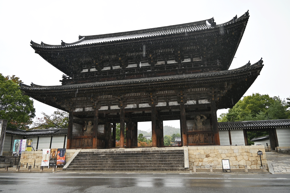 仁和寺はユネスコ「世界遺産」に登録されている