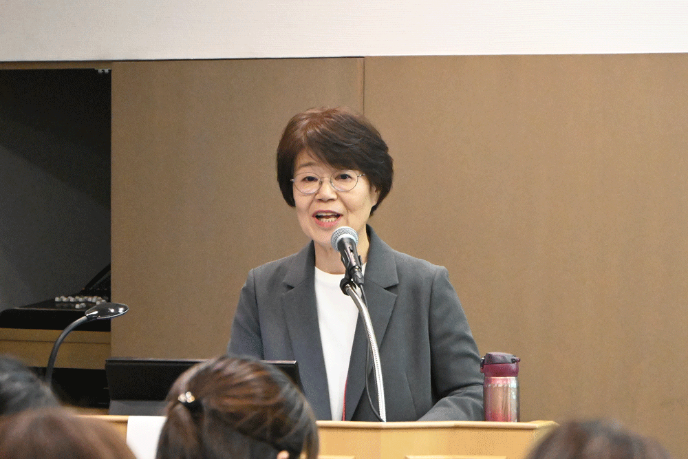 辻内敬子氏。参加者に語りかけるように講演をした