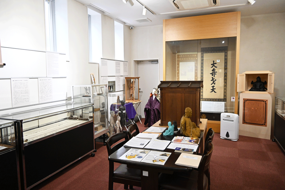 鍼灸あん摩博物館の内観